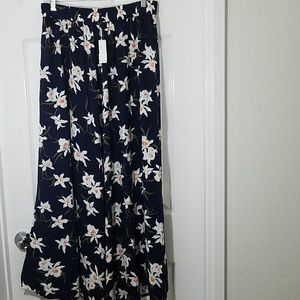 Old Navy Skirts - Old Navy Floral Maxi Skirt Old Navy Skirts - Old Navy Floral Maxi Skirt